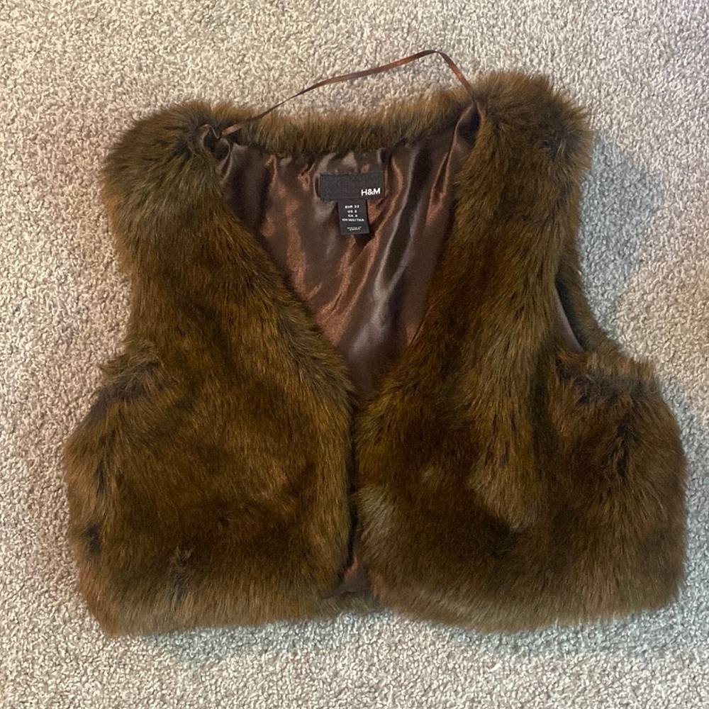 HM Crop fur vest